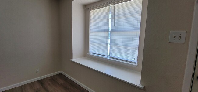 Foto del edificio - 728 N Main St