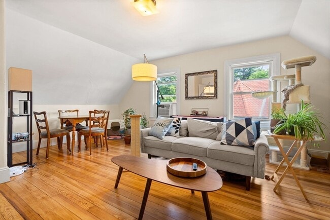 Building Photo - 36 Willow St