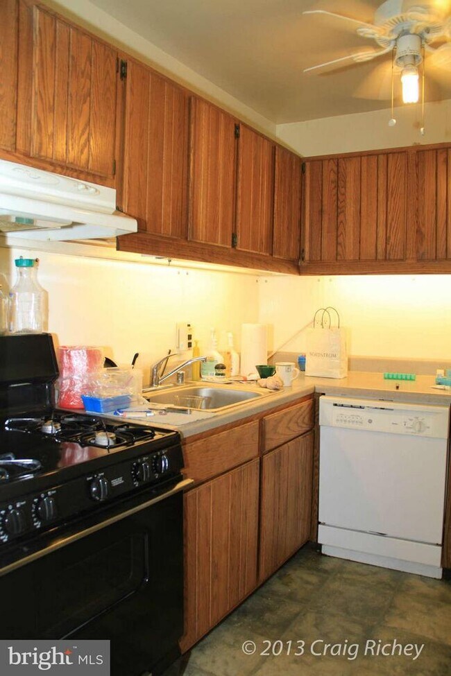 Foto del edificio - 10169 Mosby Woods Dr