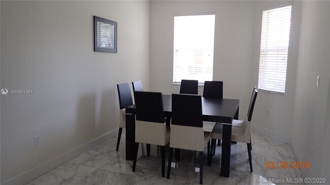 Foto del edificio - 8618 NW 114th Ct