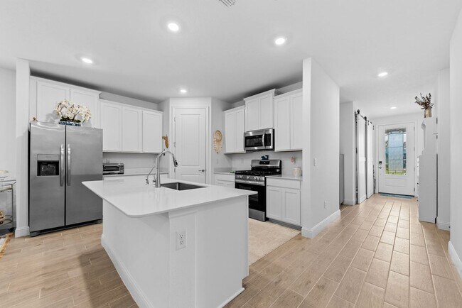 Foto del edificio - 479 Kingbird Dr