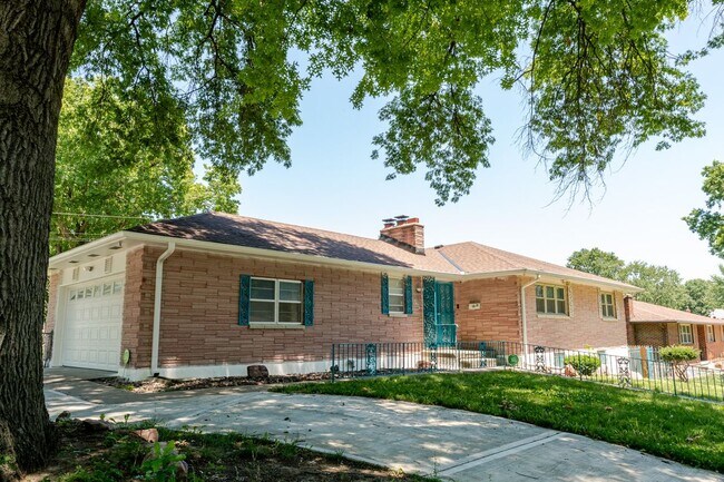 Foto del edificio - 8020 Oakland Ave