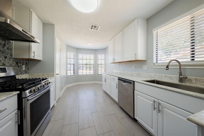 Foto del edificio - 808 Primrose Ln