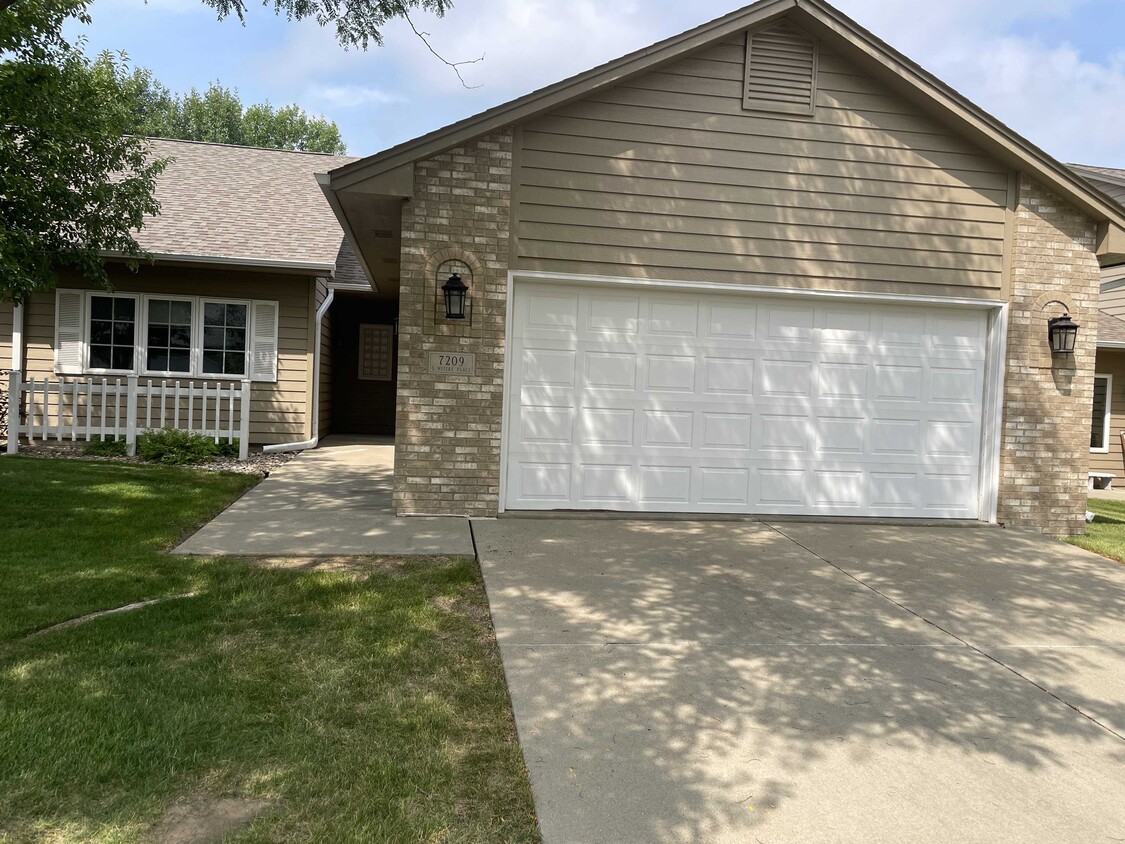 Primary Photo - 7209 Witzke Ave