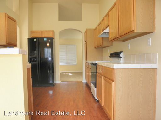 Building Photo - 611 Sand Creek Dr
