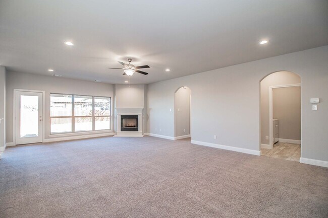 Foto del edificio - House For Lease in Cleburne
