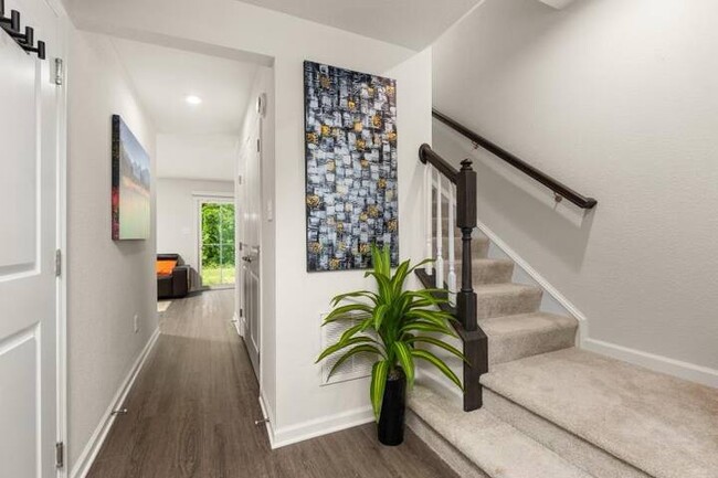 Building Photo - 207 Falcon Ave