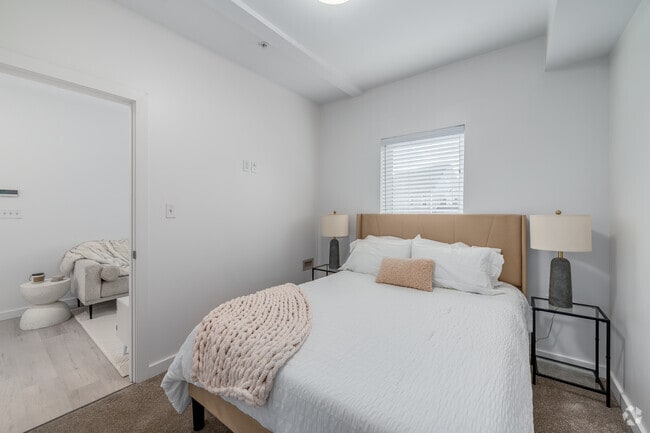 1BR, 1BA - 478SF - Bedroom - Franklin West