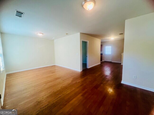Foto del edificio - 744 Wheel House Ln
