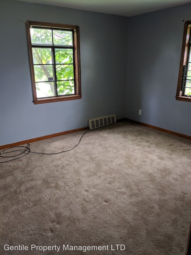 Building Photo - 3 br, 1 bath House - 14205 Sylvia Ave