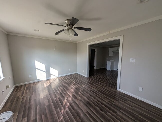 Building Photo - 4405 Pradice St