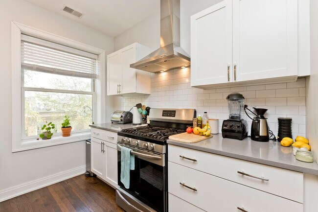 Foto del edificio - 856 N Hermitage Ave