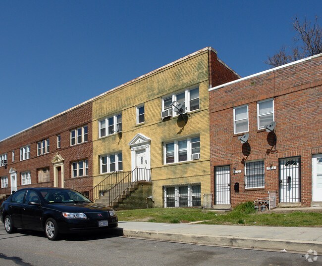 Building Photo - Kingman Flats