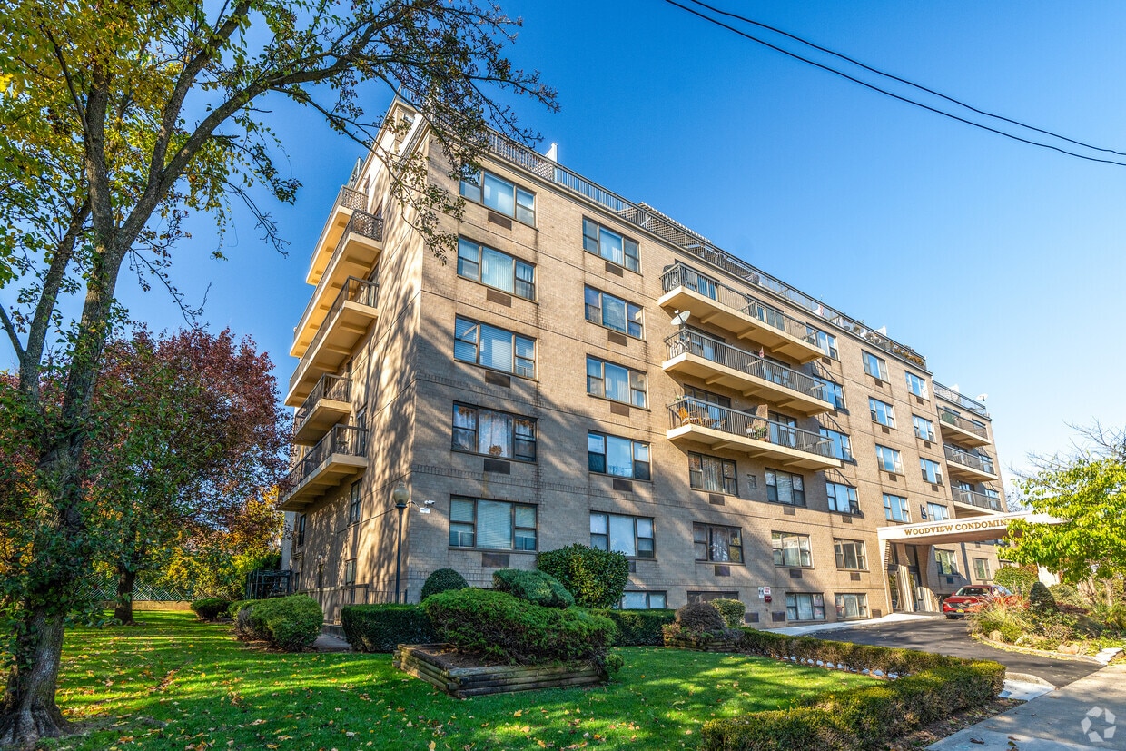 Woodview Condominium Apartments in Staten Island, NY