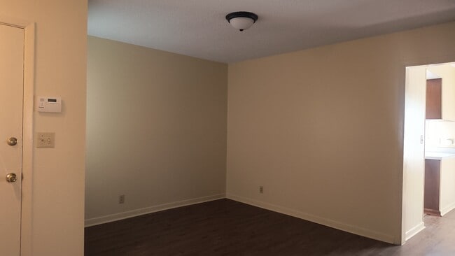 Building Photo - 2800 S Taft St