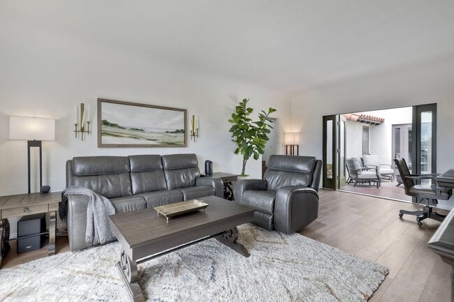 Building Photo - Wonderful remodeled La Jolla House with oc...