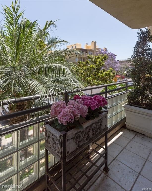 Foto principal - 2 br, 3 bath Condo - 1823 Manning Ave Apt 103