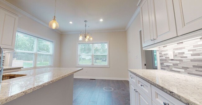 Foto del edificio - New Built Rambler in Crestwood Place