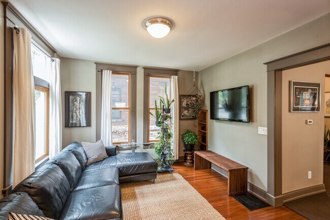 Living Room N - 723 19th St
