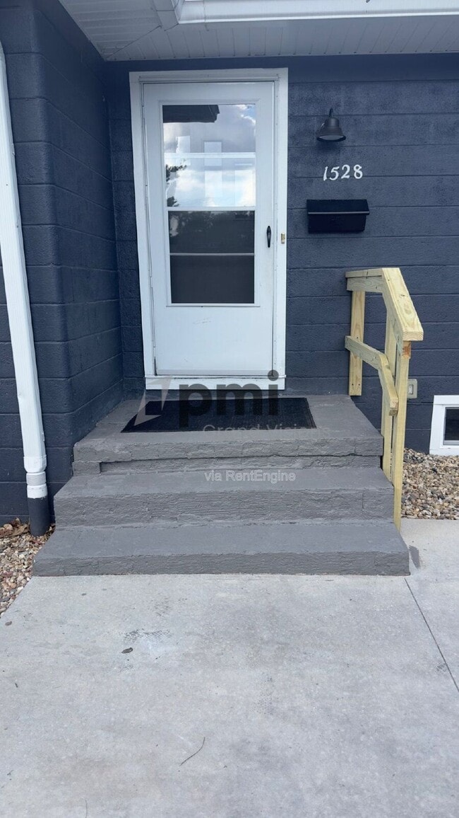 Building Photo - 1528 Division St