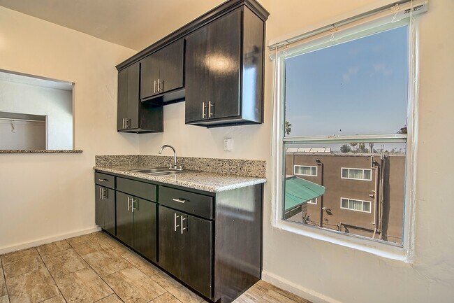 Building Photo - 921 S Bonnie Brae St Los Angeles, CA 90006