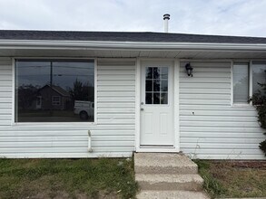 Building Photo - 4812 47 Ave