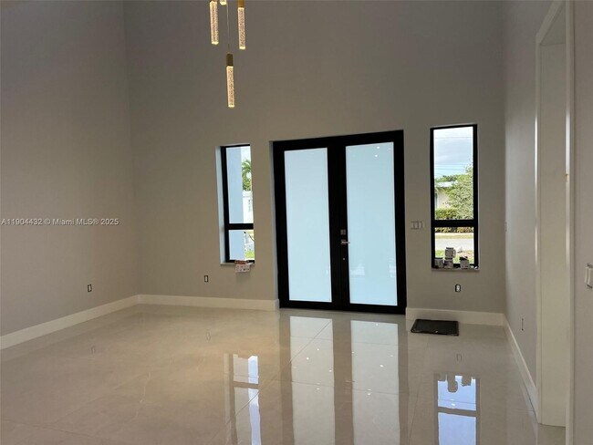 Foto del edificio - 2814 SW 27th Street, Miami, FL 33133