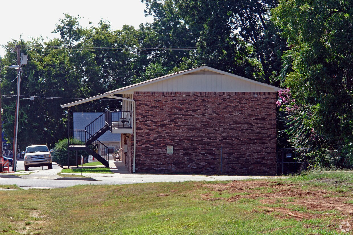 Building Photo - 1215 S E St