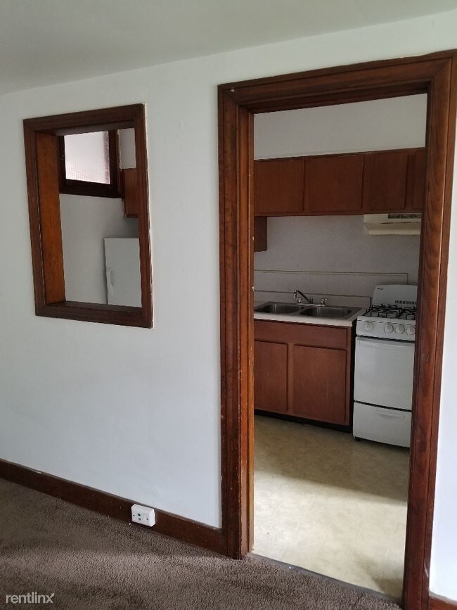 Building Photo - Studio, 1 bath  - 211 N Washington St Apt 22