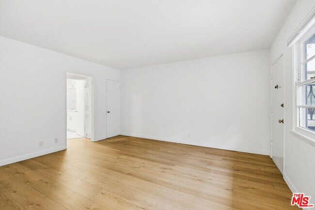 Foto del edificio - 1944 S Beverly Glen Blvd