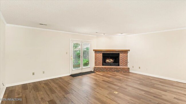 Building Photo - 805 Cedar Ln