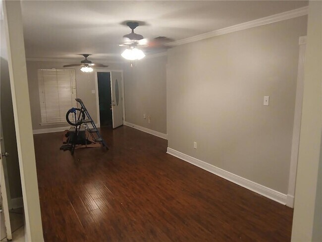 Building Photo - 2013 N Woodlawn Ave