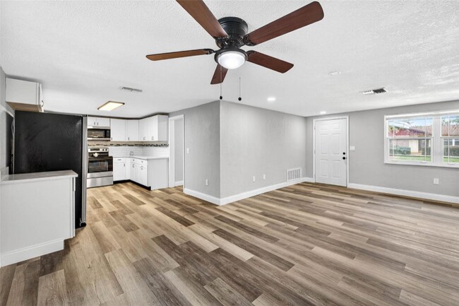 Building Photo - 7415 San Salvadore Dr