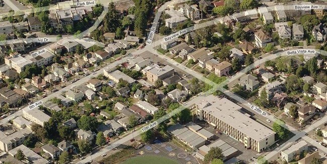 Aéreo - 921 E 28th St