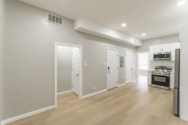 Building Photo - 2827 W Girard Ave