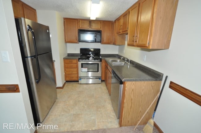 Building Photo - 24 Academy Ln