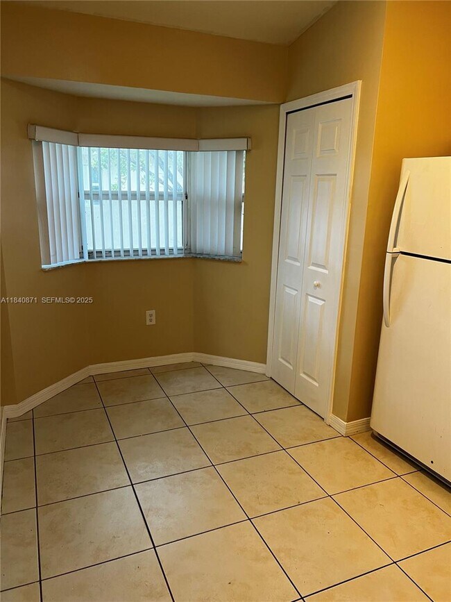 Building Photo - 2911 SE 13th Ave