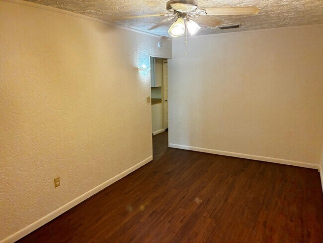 Foto del edificio - 8743 Buttercup St