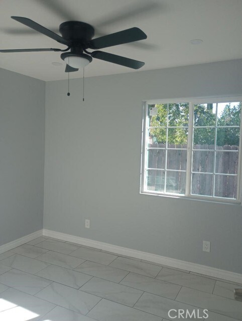 Building Photo - 8386 Sylvan Dr