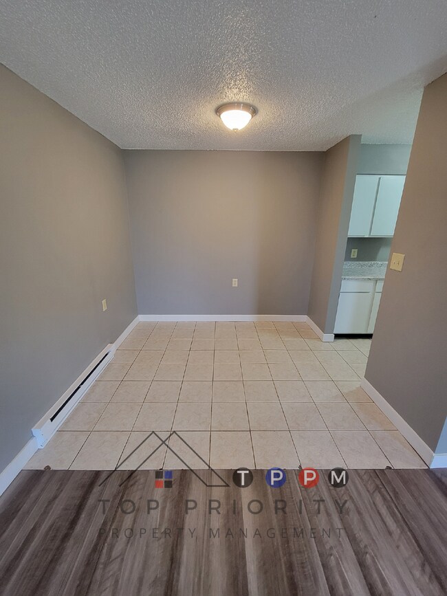 Building Photo - 2 Bedroom | 1 Bathroom Unit in Dysart Avai...