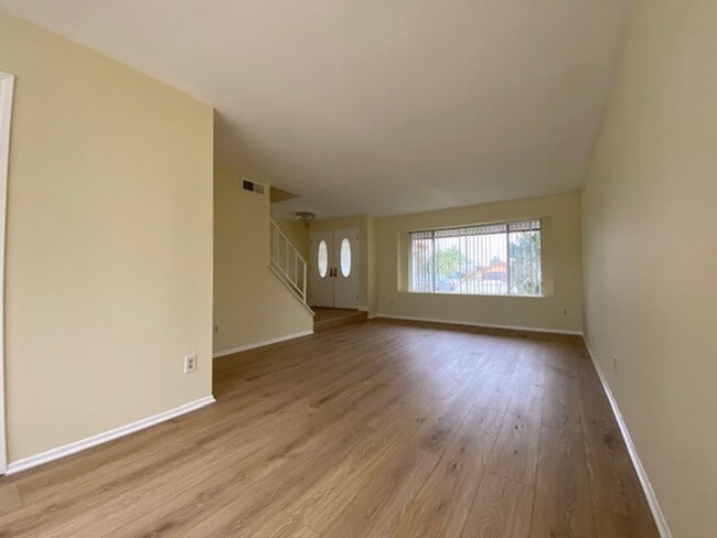 Building Photo - 3 BEDROOM 2 BATH RECENTLY REMODELED ORANGE...