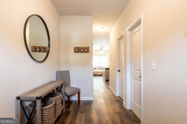 Foto del edificio - 3006 Bayrose Cir