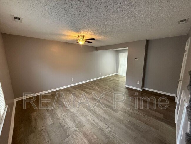 Foto del edificio - 906 Seabreeze Ct