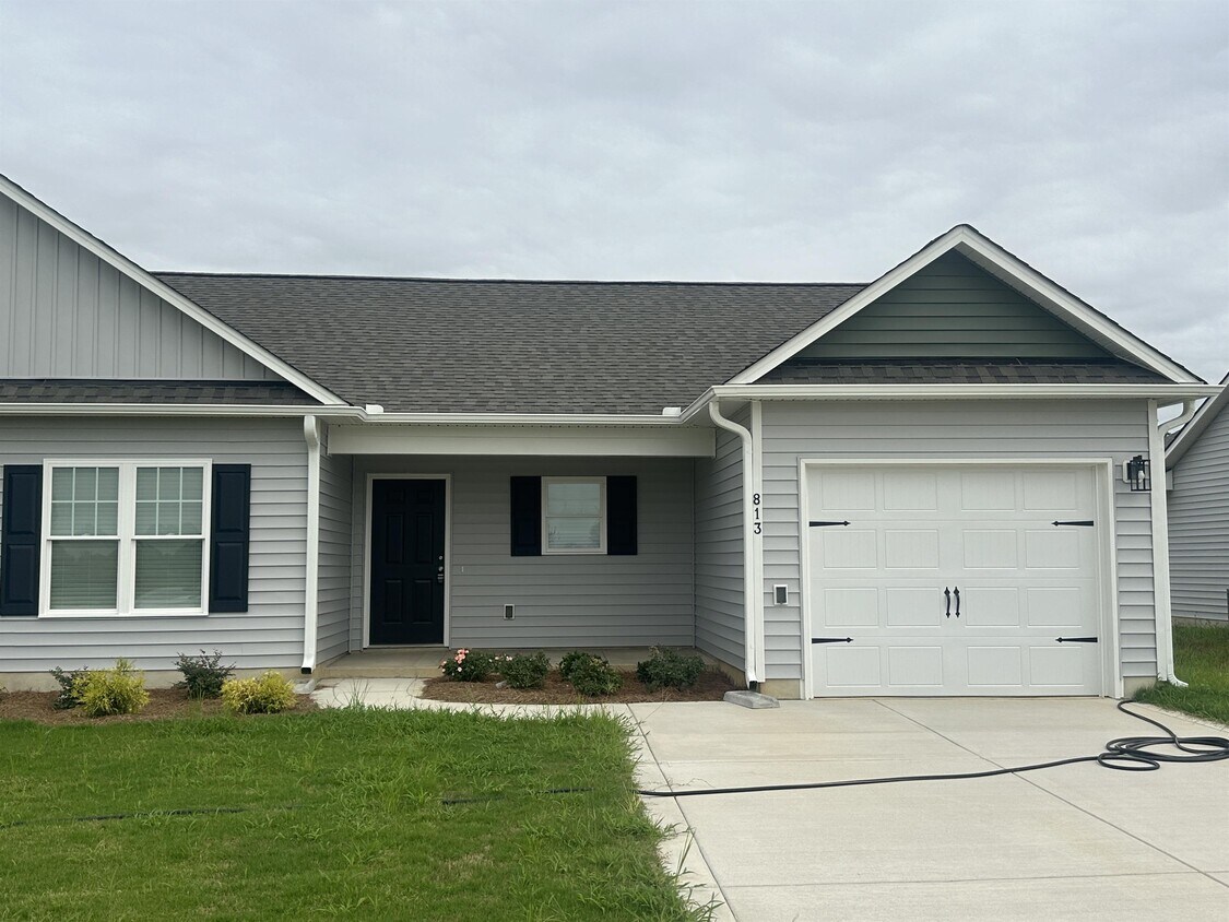 Foto principal - 813 Middleton Rd