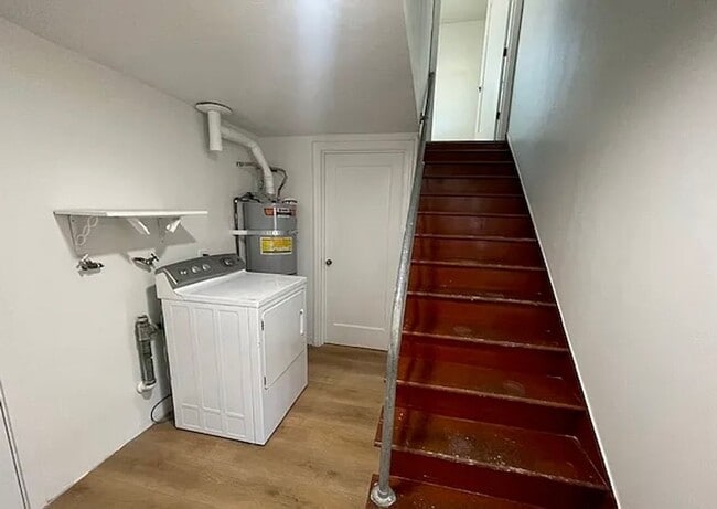 Building Photo - Ideal Single apartment