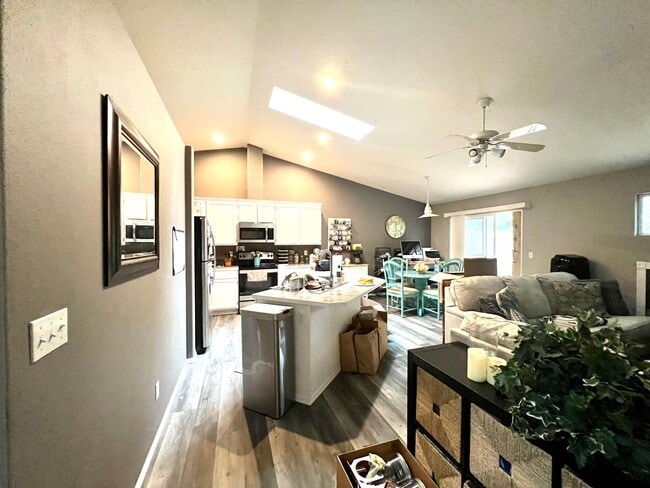 Building Photo - Remodeled 3-Bedroom Duplex Home in North G...