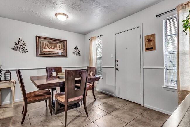 Foto del edificio - 3405 Timberline Ct