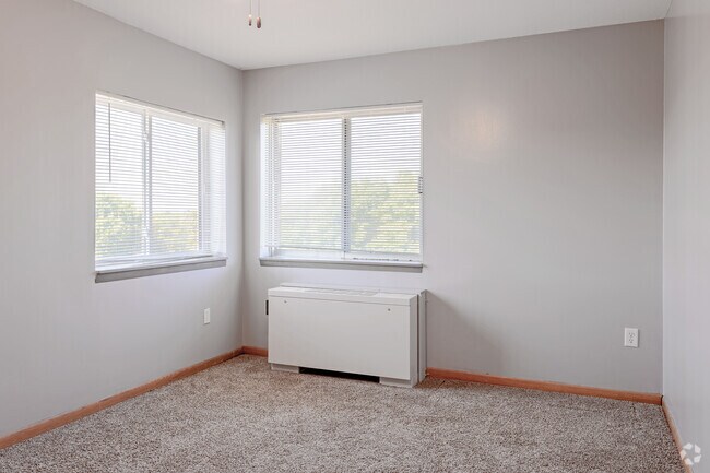 2BR, 1.5BA - 750 SF - Echo Rivers