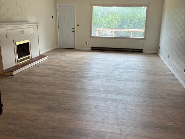 Building Photo - 1117 E Ridgeway Dr