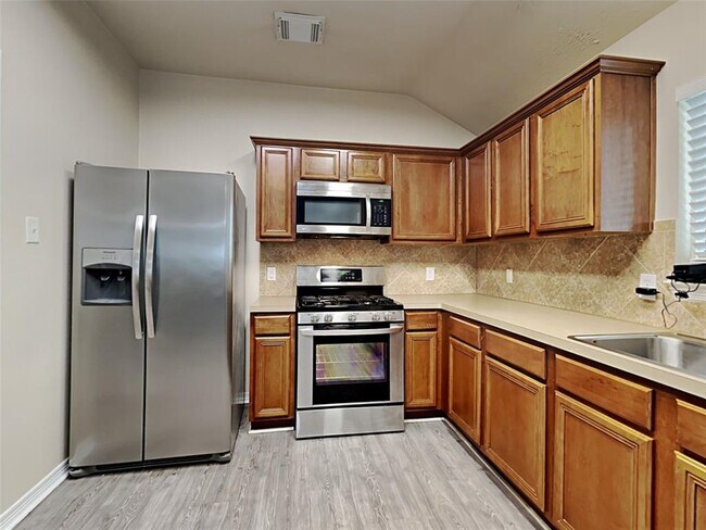 Building Photo - 5017 Willow Point Dr